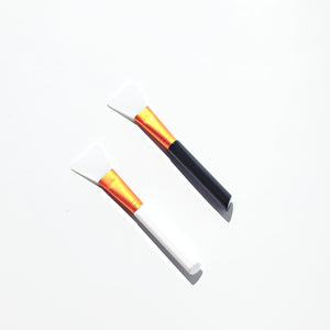 silicone face mask applicator in white and black